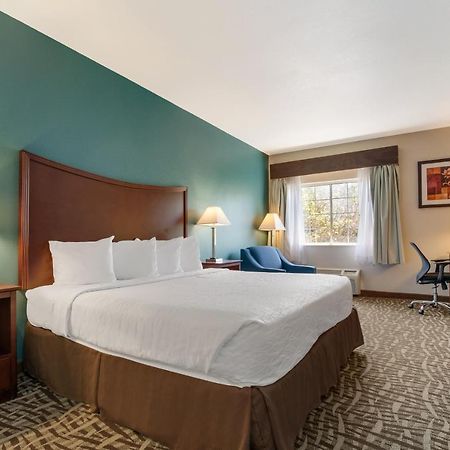 Surestay Plus Hotel By Best Western Topeka Eksteriør billede