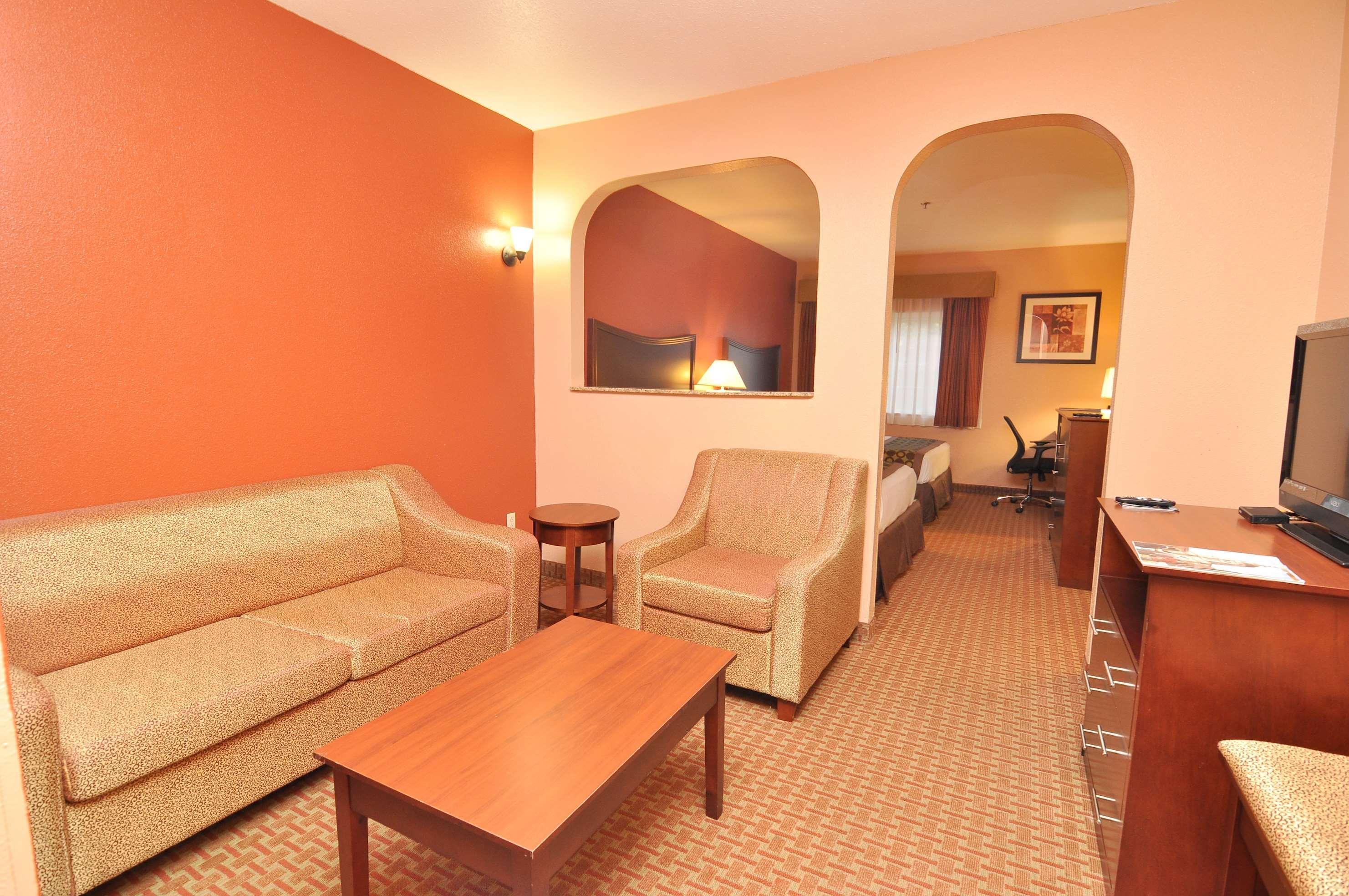 Surestay Plus Hotel By Best Western Topeka Eksteriør billede
