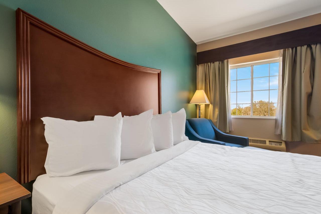 Surestay Plus Hotel By Best Western Topeka Eksteriør billede