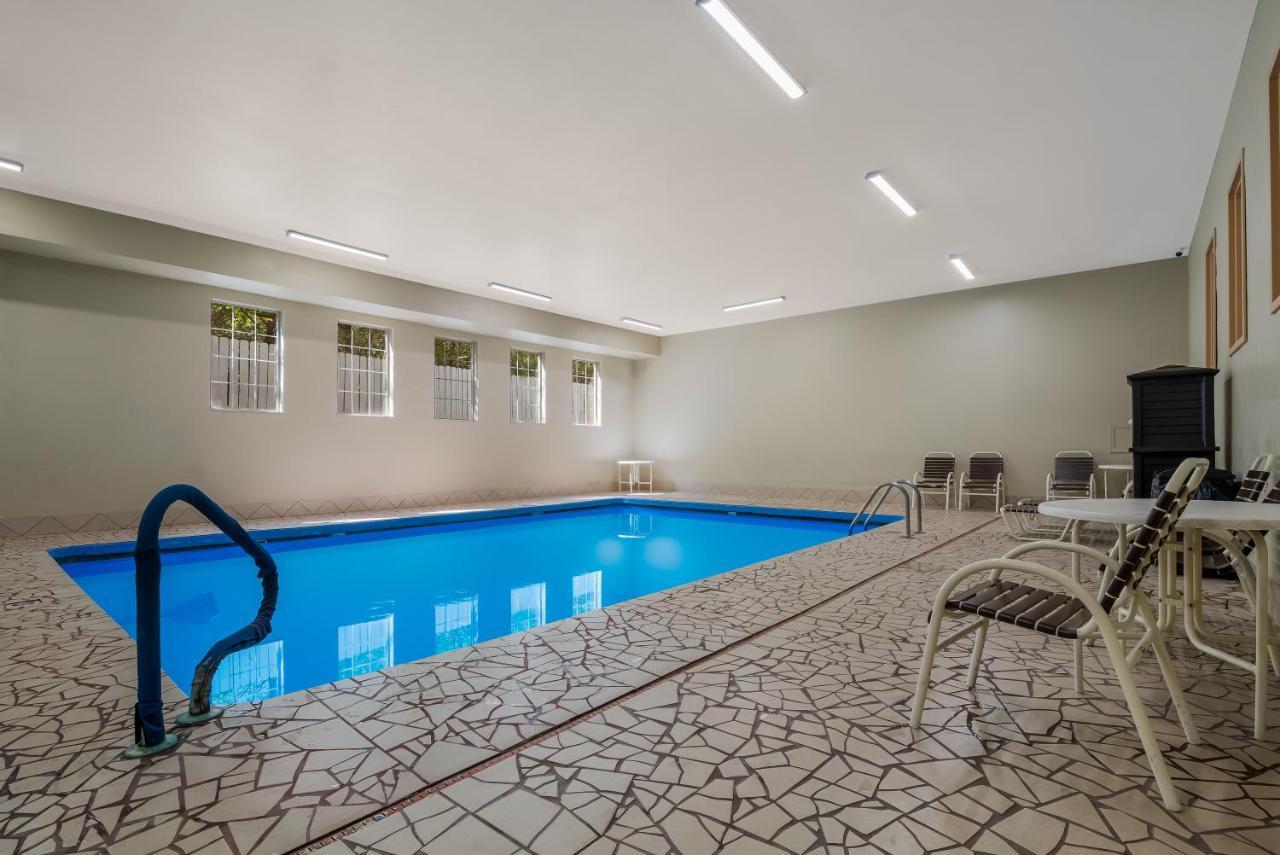 Surestay Plus Hotel By Best Western Topeka Eksteriør billede
