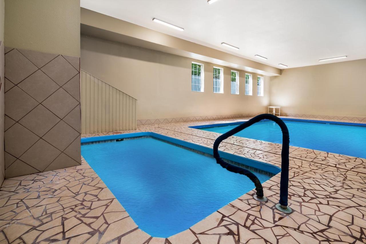 Surestay Plus Hotel By Best Western Topeka Eksteriør billede