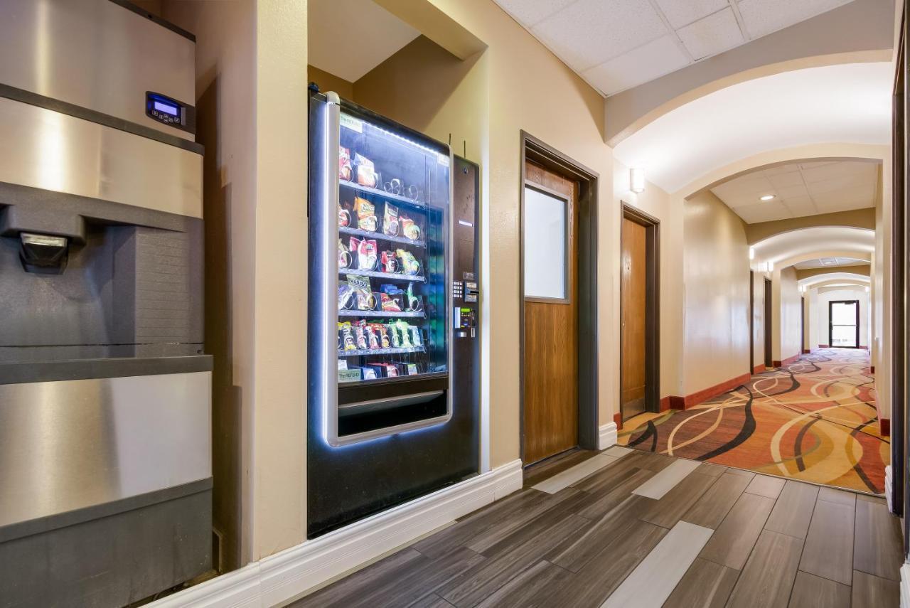 Surestay Plus Hotel By Best Western Topeka Eksteriør billede