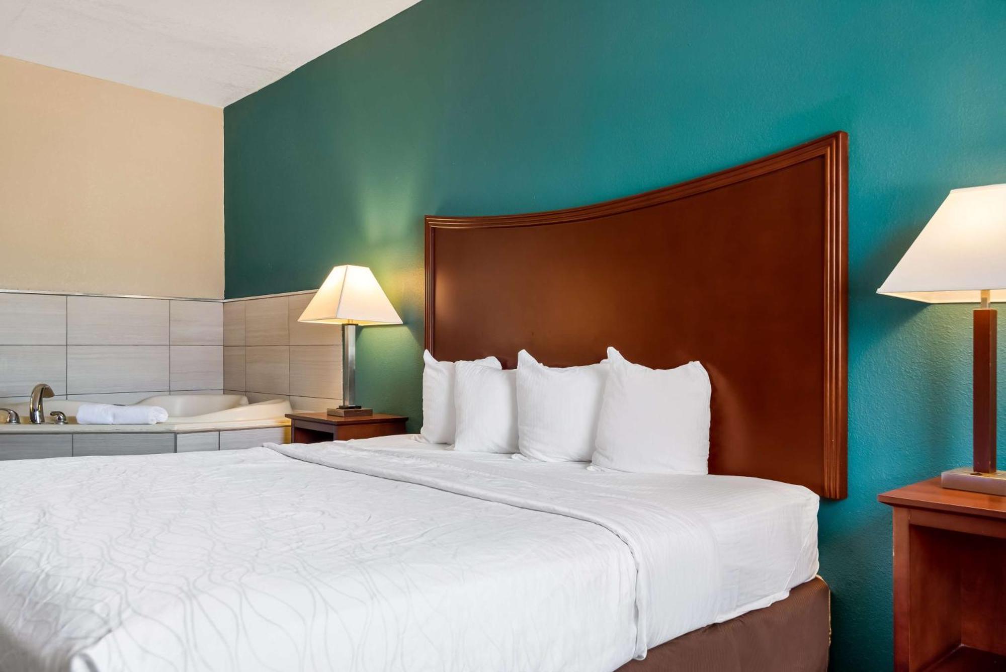 Surestay Plus Hotel By Best Western Topeka Eksteriør billede