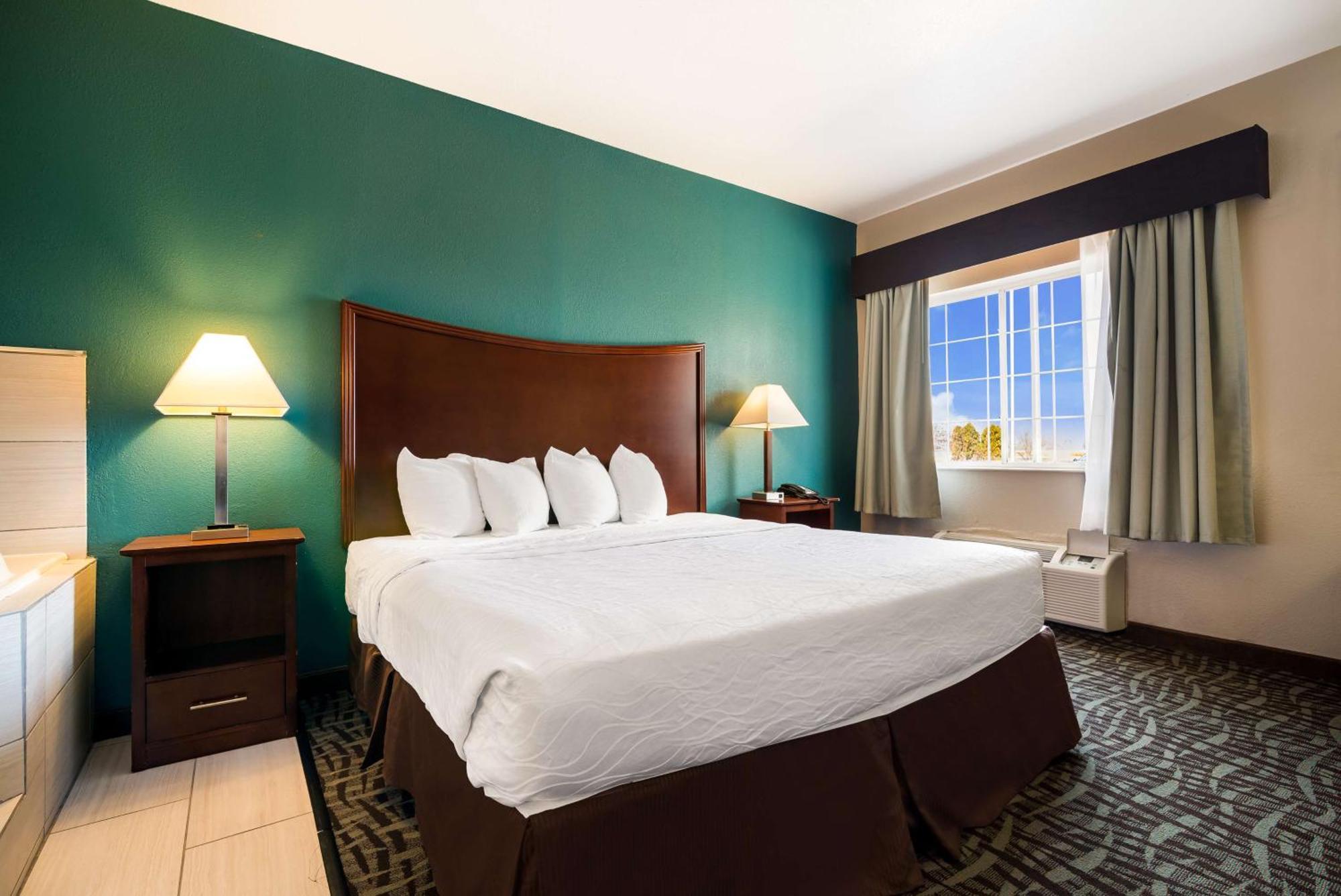 Surestay Plus Hotel By Best Western Topeka Eksteriør billede
