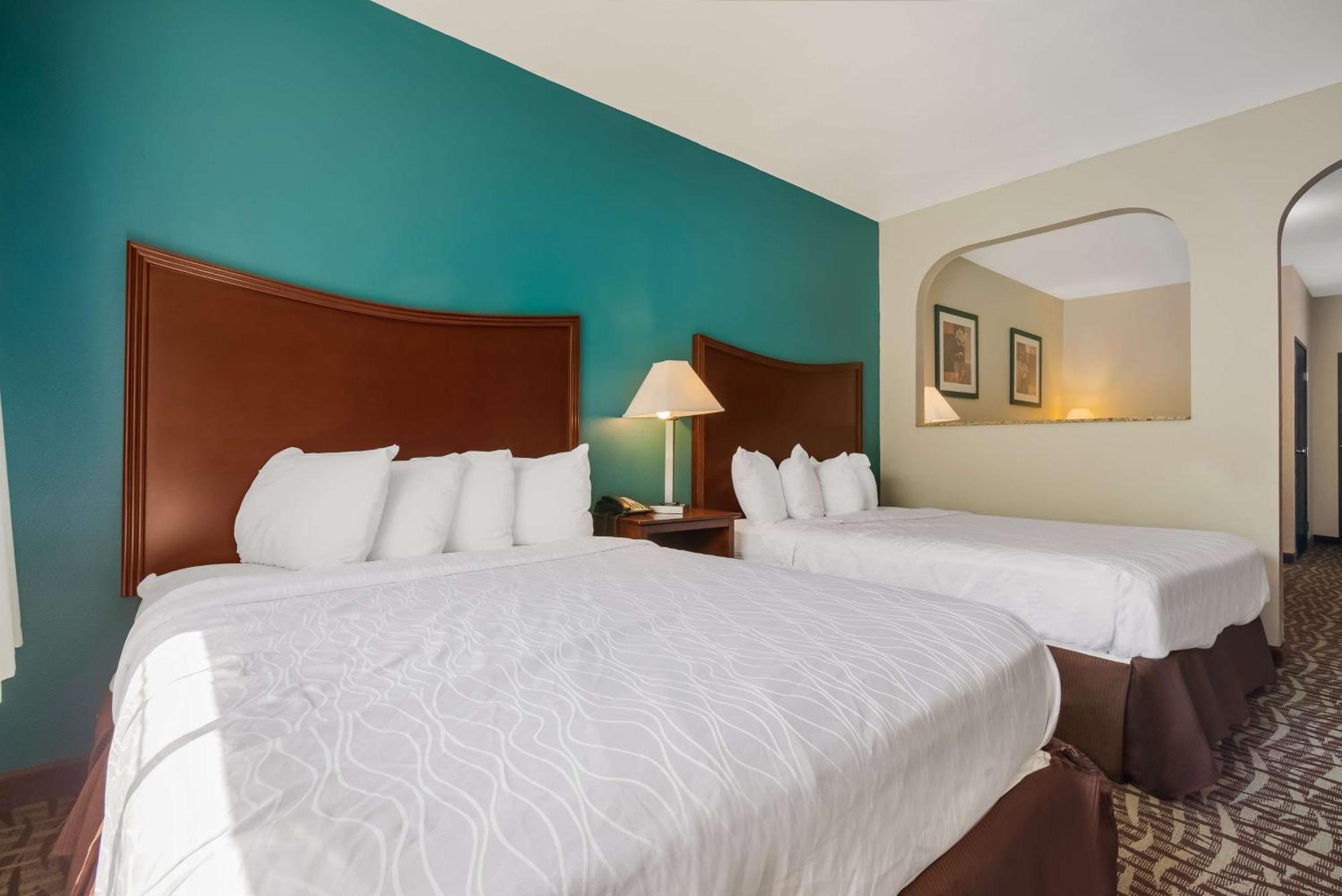 Surestay Plus Hotel By Best Western Topeka Eksteriør billede