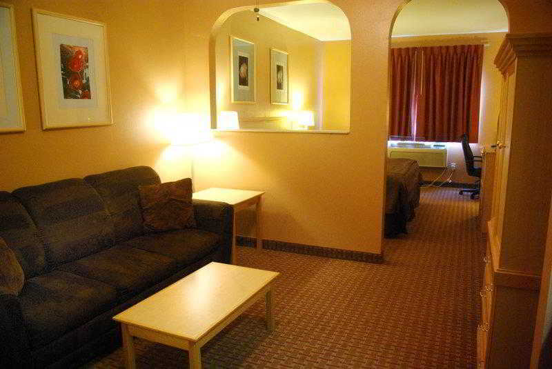 Surestay Plus Hotel By Best Western Topeka Eksteriør billede