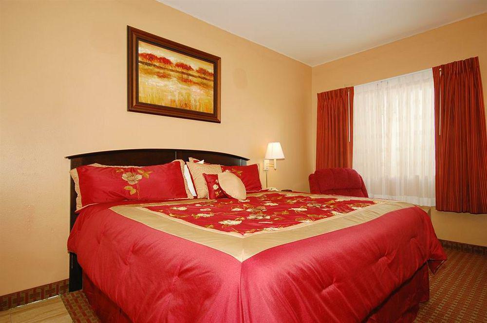 Surestay Plus Hotel By Best Western Topeka Værelse billede